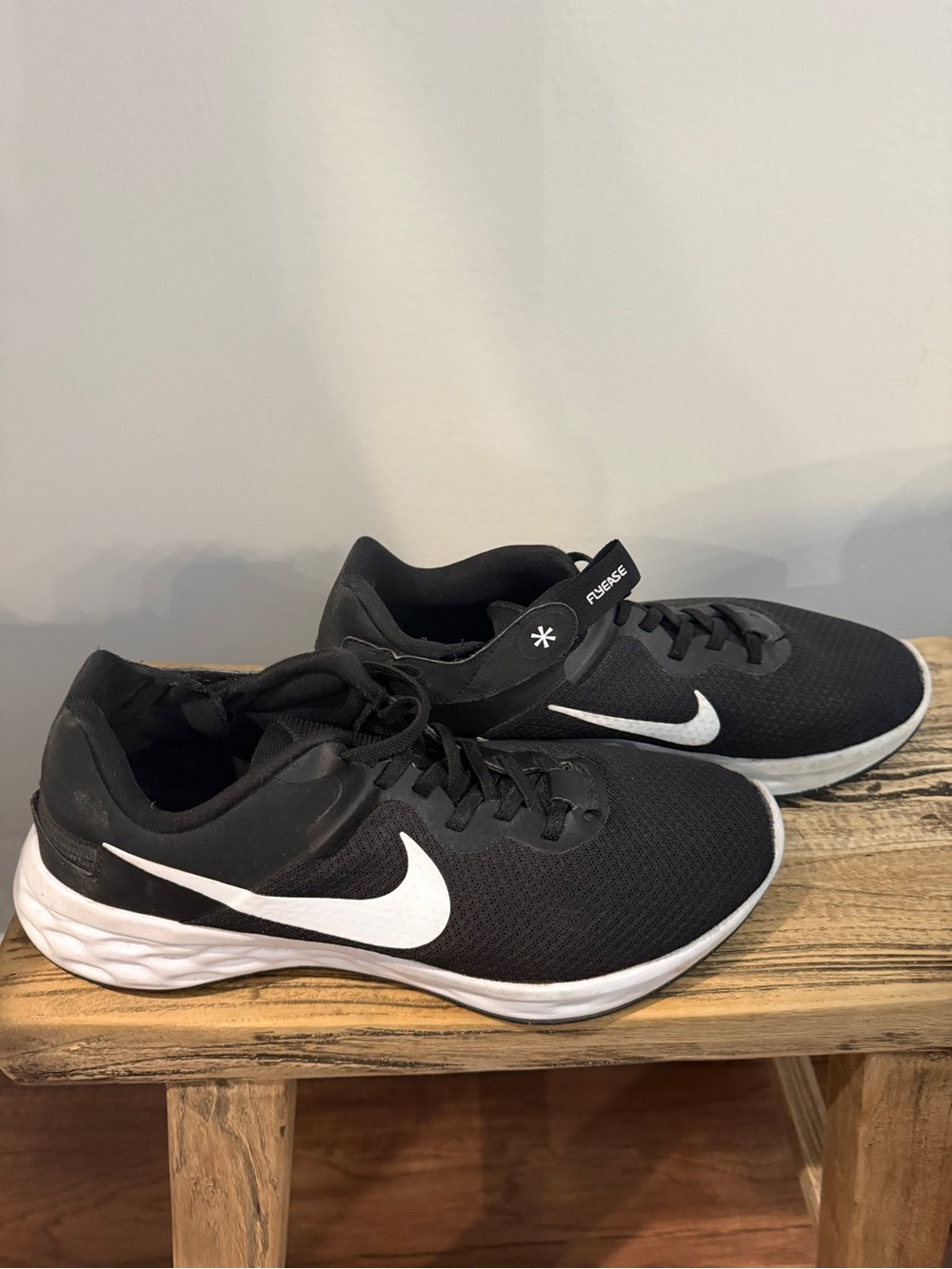 Nike FlyEase Mens Black and White Athletic Sneakers